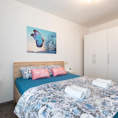 Apartman Jelena Vrbnik Buitenkant foto