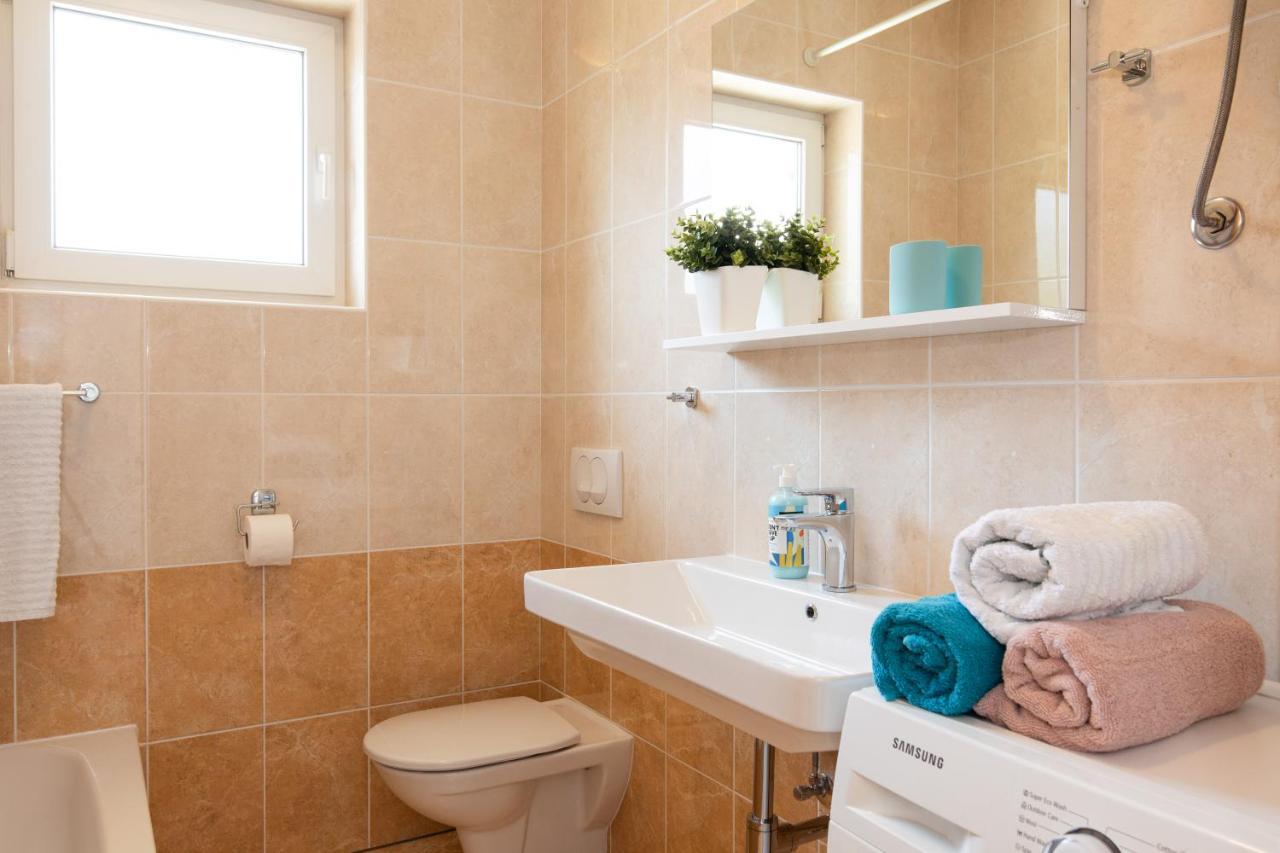 Apartman Jelena Vrbnik Buitenkant foto