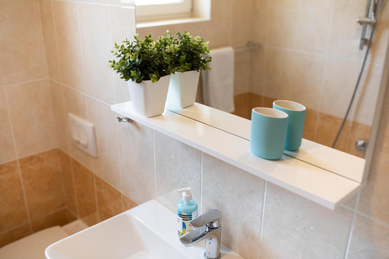 Apartman Jelena Vrbnik Buitenkant foto